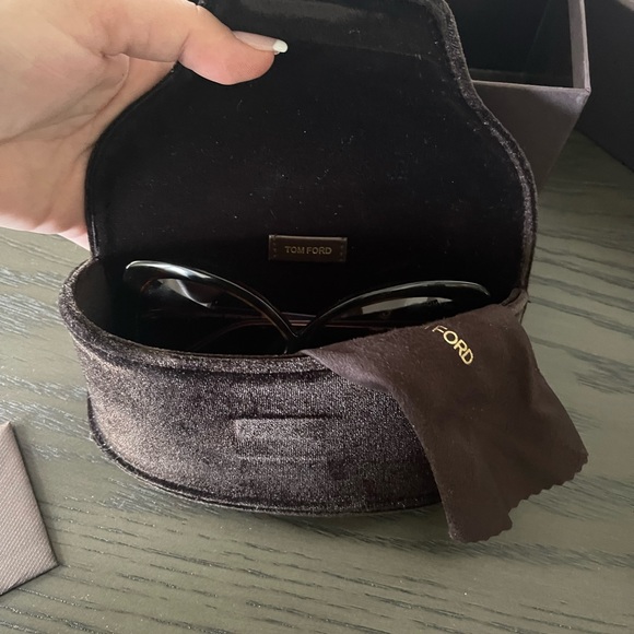 Sunglasses - Picture 3 of 6